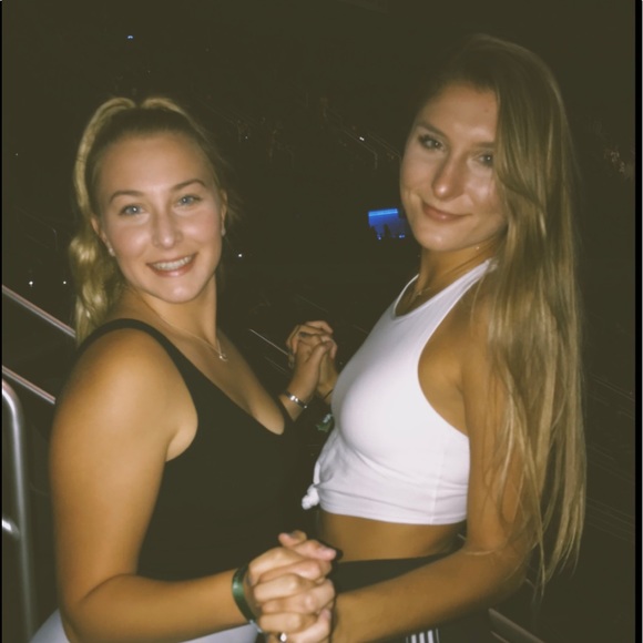 Meet your Posher, Lauren - Picture 8 of 8